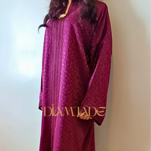 Caftan Makhzani mauve foncé en Brocart Satiné – Image 2