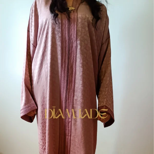 Caftan Makhzani rose bébé en Brocart Satiné – Image 2