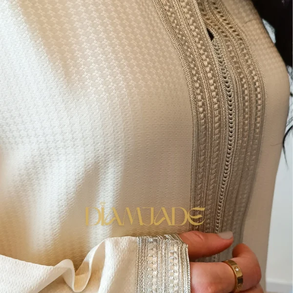 Caftan Makhzani blanc cassé en Brocart Satiné – Image 4
