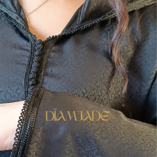 Djellaba noire tissu jacquard, coupe makhzania – Image 3