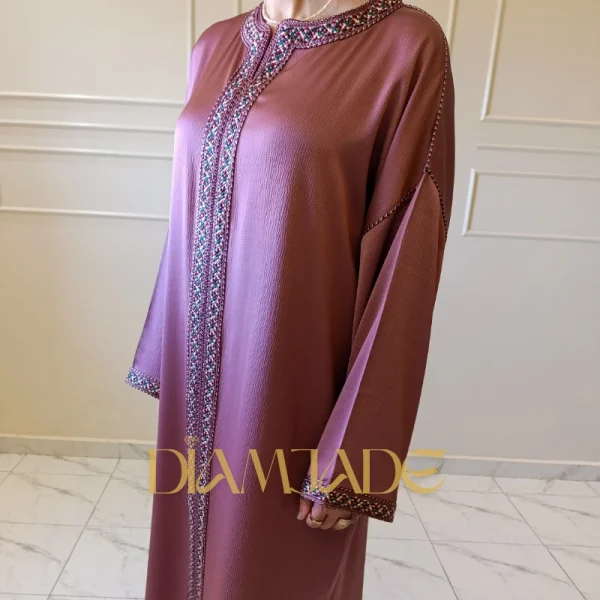 Caftan fluide en crêpe piqué pour l’Aïd