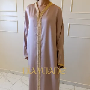 Caftan Makhzani rose bébé en Sam Hor - Caftan marocain en drap de soie fluide – vue de face