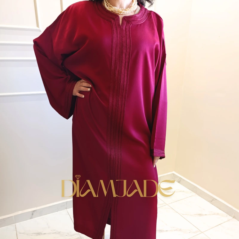 Caftan Makhzani bordeaux clair finition artisanale