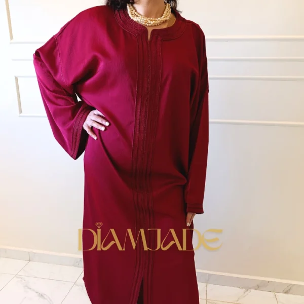 Caftan Makhzani rouge bordeaux finition artisanale
